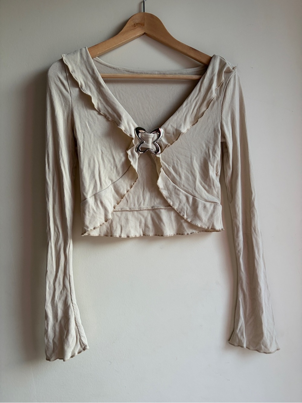 YesStyle Cream Ruffle-Trim Cropped Top with Decorative Clasp